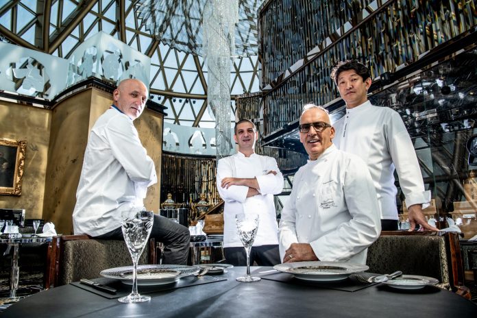 乔尔·卢布松首席弟子Éric Bouchenoire及嫡传弟子Tomonori Danzaki、François Benot 与Julien Tongourian | Joël Robuchon's family of chefs