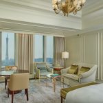 尊贵河畔景观客房 大床 Premium River View Room – King Bed