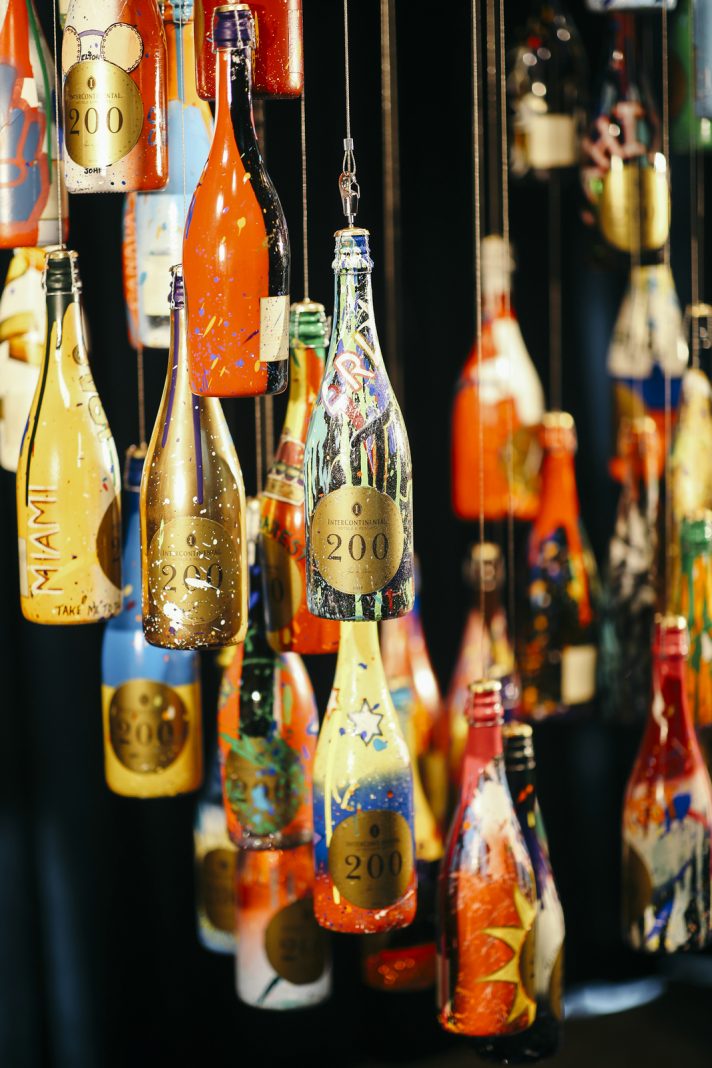 洲际酒店及度假村200家酒店香槟装置艺术 | 200 Painted Champagne Bottles to Celebrate the Brand’s Milestone