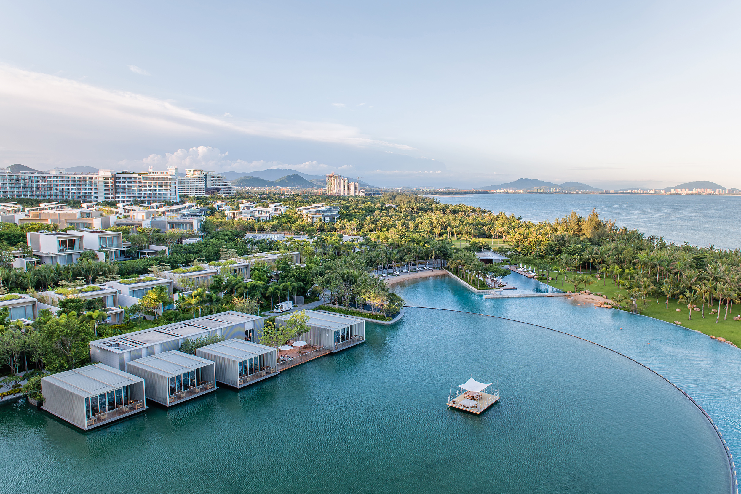 Phoenix island. Остров Феникс Хайнань. Отель Sanya Edition. Санья Китай. Бассейн Санья.