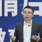 博实乐“未来全球学校”平台研发负责人陈天博士介绍学校AI技术 | Dr. Chen Tian, the head of R&D for the platform of Bright Scholar “Future Global School”, is introducing the AI technology.