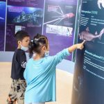 儿童观众参观海洋主题展览 | Children visit the ocean theme exhibition