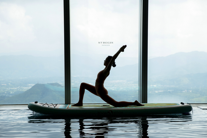 深圳瑞吉酒店推出水上桨板瑜伽时髦演绎健康生活方式 | The St. Regis Shenzhen Introduces Paddle Board Yoga Course