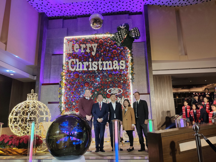 广州中心皇冠假日酒店举办圣诞亮灯及慈善义卖活动 | Christmas Tree Lighting and Charity Sale Held at Crowne Plaza Guangzhou City Centre