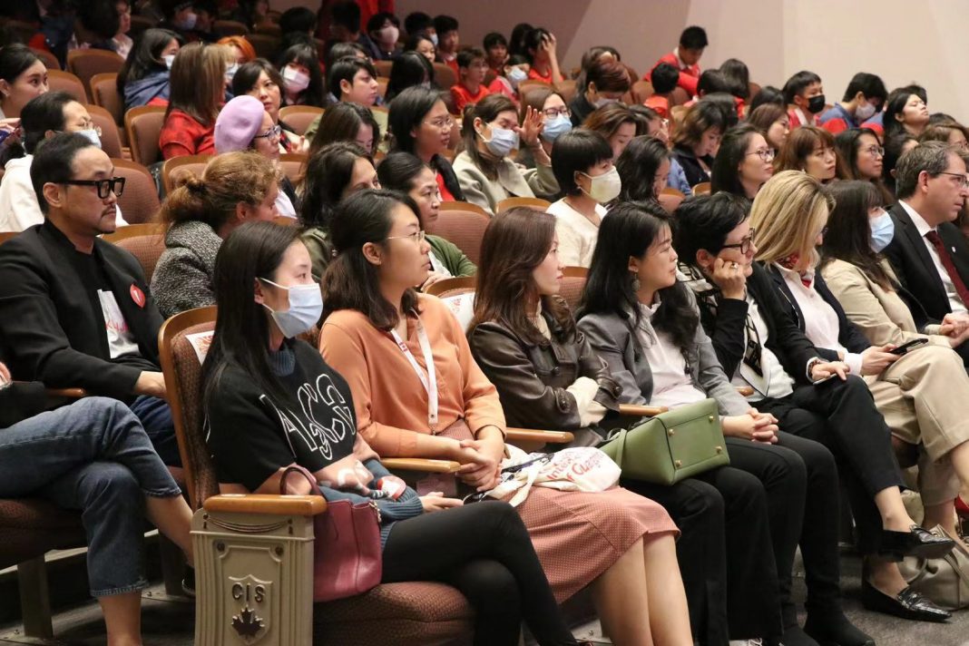 广州加拿大国际学校举办妇女节特别活动 | Canadian International School of Guangzhou Hosts International Women's Day Panel Discussion with Female Consul-Generals, CEO and Doctor, Empowering Students to 'Learn Today and Lead Tomorrow' for an Equal Society