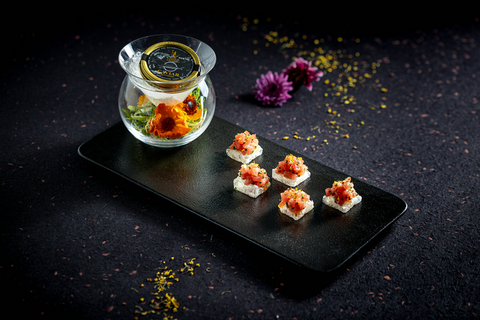 鲜花金枪鱼塔塔，水晶面包，卡露伽西伯利亚鱼籽酱 | Tuna Tartare with Edible Flowers, Crystal Bread, Kaluga Siberian Caviar