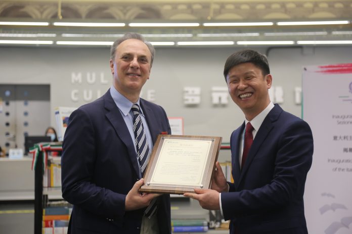 广州图书馆开设意大利语专区 | Italian Book Section Opens to Public at Guangzhou Library